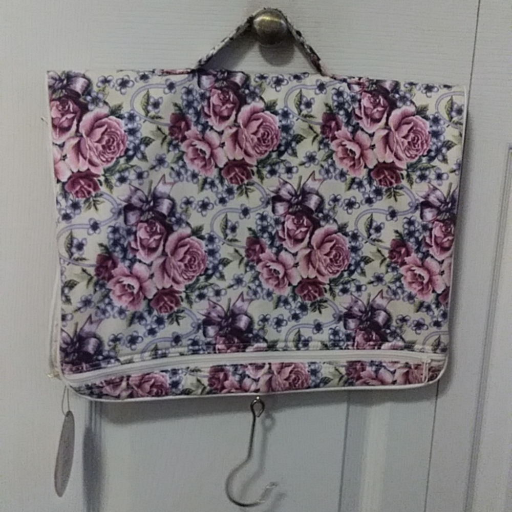 Hanging Travel Case